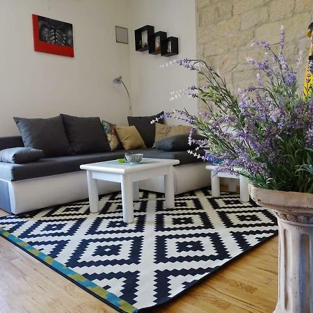 Apartment Naita Sinj Exterior photo
