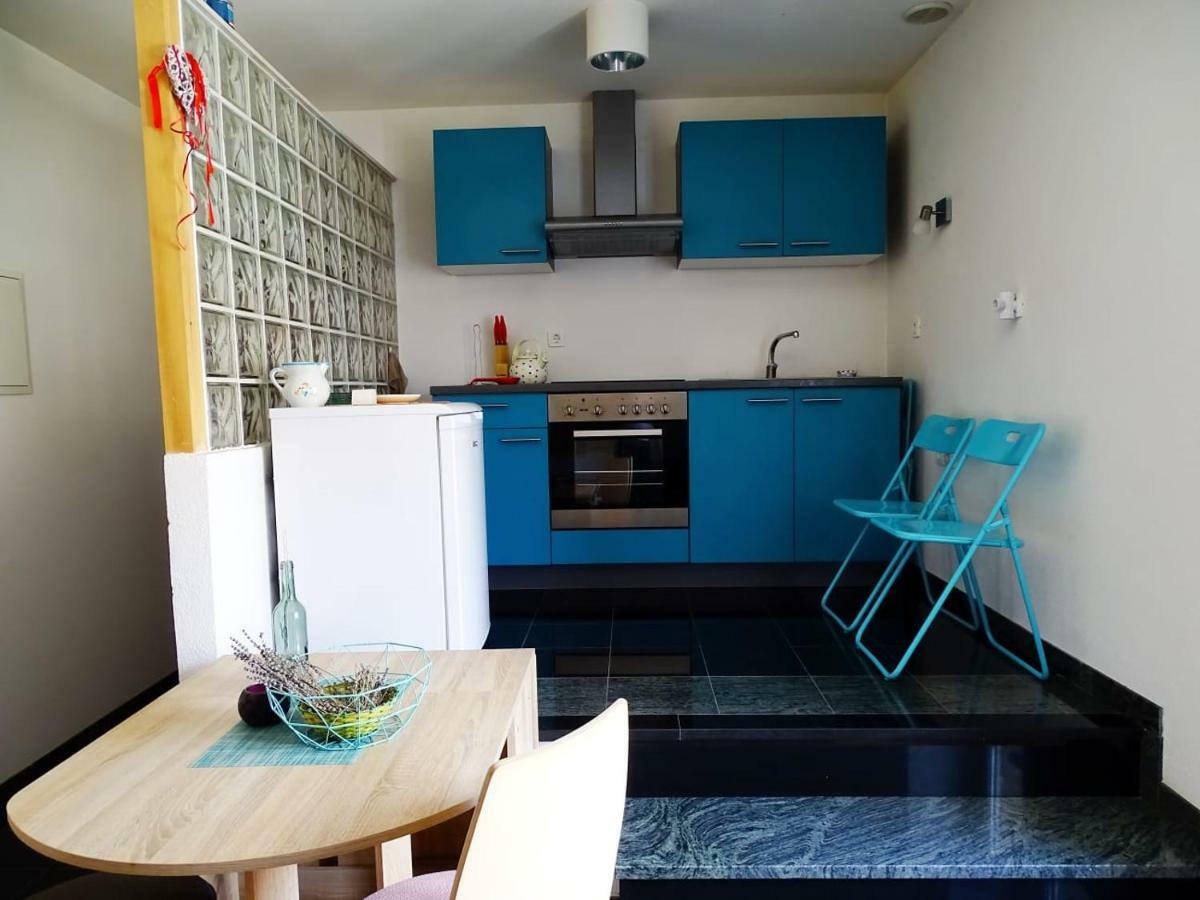 Apartment Naita Sinj Exterior photo