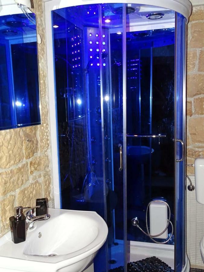Apartment Naita Sinj Exterior photo