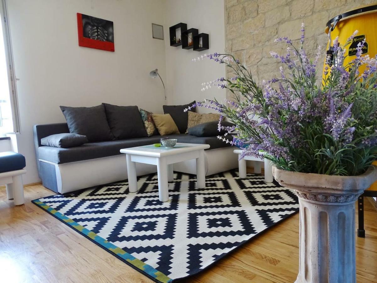 Apartment Naita Sinj Exterior photo