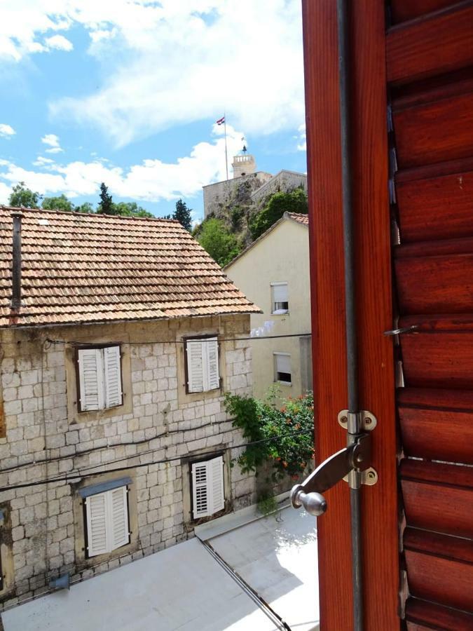 Apartment Naita Sinj Exterior photo